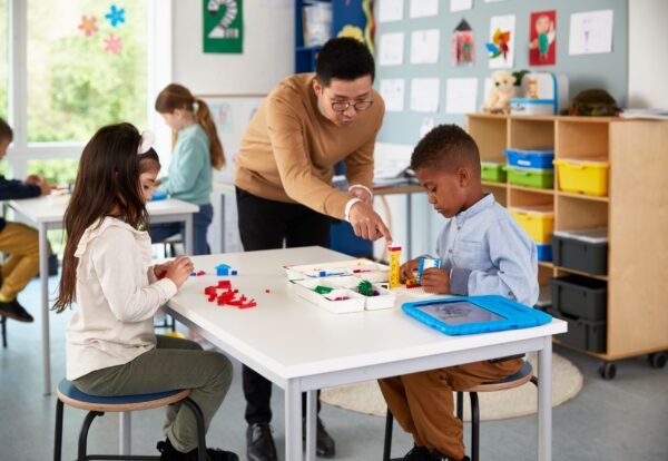 LEGO® Education SPIKE™ Essential Set - Image 11